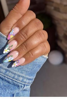 One Finger Design Nails, France Inspired Nails, Aruba Vacation Nails, Dubai Nails Design, Wavy Nail Design, Cabo Nails, Nail Ideas Almond Shape, Aquarius Nails, Mexico Nails