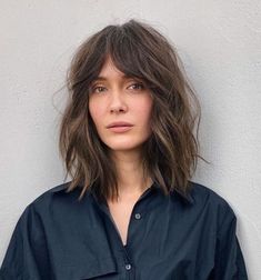 Franja curtain bangs, cabelos curtos, cabelos longos, cabelos ondulados Hair Adviser, Shaggy Hair, Bangs With Medium Hair, Lob Haircut, Cut My Hair, Good Hair Day, Haircuts With Bangs, Hair Envy, Curtain Bangs