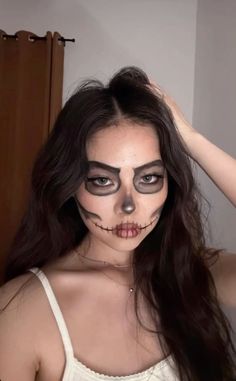 Skeleton Vampire Makeup, Skeleton Makeup And Costume, Skeleton Makeup For Halloween, Basic Skull Makeup, Skeleton Halloween Costume Makeup, Skeleton Girl Makeup, Skeleton Bride Makeup, Duo Halloween Makeup, Skeleton Mouth Makeup