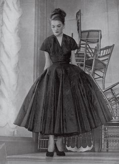 Dior 1947, Dior New Look, Simplicity Fashion, Dior Collection, Dior Dress, Elsa Schiaparelli