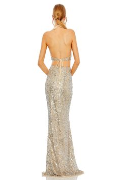 Looking for a luxurious evening dress for your next special event? Look no further than the Mac Duggal 93977. This gorgeous gown is perfect for any formal occasion, and is sure to make you feel like a celebrity on the red carpet. Featuring a beautiful beaded design, this dress is sure to turn heads and have you feeling your best. Shop now and get ready to dazzle at your next big event! Halter Prom Dress, Junior Formal Dresses, Classic Prom Dress, Fitting Skirt, Emerald Bridesmaid Dresses, Halter Prom Dresses, Gold Bridesmaid Dresses, Plus Size Cocktail Dresses, Sequin Formal Dress