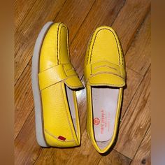 Marc Joseph New York Kids Leather Loafers Shoes Size 2 Yellow Casual Loafers With Ortholite Insole And Round Toe, Casual Closed Toe Moccasins With Ortholite Insole, Casual Yellow Loafers With Round Toe, Casual Yellow Slip-on Moccasins, Casual Yellow Closed Toe Loafers, Casual Yellow Loafers With Rubber Sole, Yellow Slip-ons With Round Toe, Yellow Casual Slip-on Loafers, Yellow Leather Slip-ons