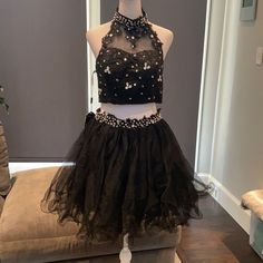 Women’s Black Halter Neck 2 Piece Prom, Homecoming Or Party Dress With Sparkles On The Bodice And Skirt! This Dress Skirt Is A Little Wrinkled From Storage. A Very Pretty Dress. Size 8 Skirt (See Tag Picture) Tag On Halter States: Bust 90cm (35.4”) Waist 72 (28.3”) *Color May Vary Based On Lighting And Device Used To View This Item. 0042b005 Dress With Sparkles, Black Sparkly Dress, Homecoming Party, Long Cocktail Dress, Purple Mini Dresses, Red Dress Maxi, Navy Midi Dress, Black Halter, Dress The Population