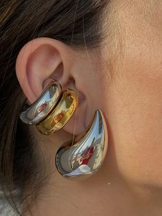 Statement Ear Cuffs and Jumbo Drop Studs from CP Statement 🖤 Chain Outfit, Fashion Landscape, Bold Necklace, Glamour Makeup, Casual Jewelry, Maximalism, Belly Chain, Fall Accessories, Jewelry Photography