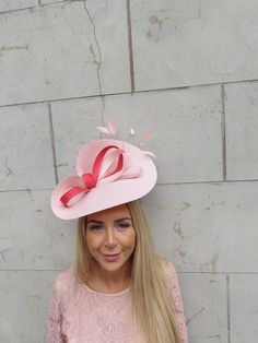 This hat is perfect for special occasions. Featuring straw detailing. This comes on a thin headband to hold into place. It can also have a comb added for extra security.  . Many more items like this are available in our shop! Fascinator Wedding, Light Blush Pink, Hat Fascinator, January 2025, Feather Hat, Merry Christmas And Happy New Year, Red Light, Light Red, Fascinator