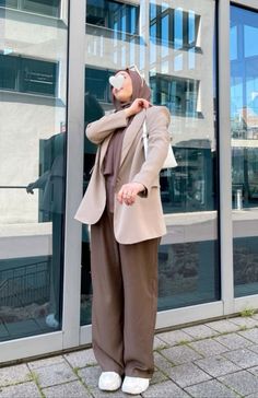 Suits Hijab Outfits, Beige Blazer Outfit Hijab, Outfit Ideas With Beige Pants, Classic Outfits For Women Hijab, Hijabi Suit Outfits, Suit Hijab, Hijabi Ootd, Blazer Outfit Ideas