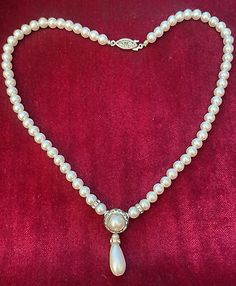 Vintage Silver Tone, Faux Pearl And Rhinestone Necklace 18"  | eBay Beaded Rhinestone Necklace For Formal Occasions, 1920s Necklace, Antique Jewelry Necklace, Pearl Necklace Vintage, Vintage Pearls, Necklace Vintage, Rhinestone Necklace, Vintage Watches, Vintage Necklace