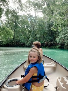 Tampa Florida Things To Do In Kids, Family Kayaking, What To Wear Kayaking, Florida Kayaking, Kayak Equipment, Weeki Wachee, Florida Vacation Spots