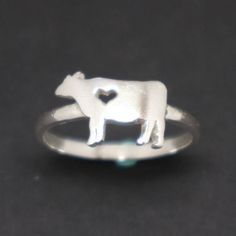 Cow Heart Ring was made in 925 Sterling Silver. This ring was made for owner who love cow.Base Material: Sterling Silver Depth Size  : 10mm X 14mm (app)Thickness: 1.5mmRing Size: US 4 -US 14 (Selectable)Metal Stamp: 925Packaging: Own Personalized Gift Box You'll receive Order Shipped Email from us when your item is completed and shipped.**************************************SPECIAL ANNOUNCEMENT 1. Please visit https://www.etsy.com/shop/yhtanaff for more designs.2. Subscribe our newsletter to rec Living In The Jungle, Cow Jewelry, Cow Heart, Daughter Best Friend, Country Jewelry, Animal Ring, Estilo Country, Silver Jewelry Design, Vegan Gifts