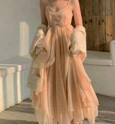 Vestido / beige / vestido largo Chique Outfit, Pastry Chef, Looks Vintage, Catsuit, Fancy Dresses, Ball Dresses, A Dress, Dream Dress