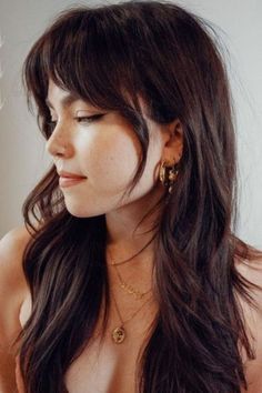 Wolf Cut With Curtain Bangs Wolf Cut With Curtain Bangs, Wolf Cut With Bangs, Baby Bangs Long Hair, A Wolf Cut, Face Framing Bangs, How To Cut Bangs, Dyed Hair Inspiration, Hair Trend