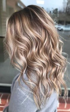 Brunette Balayage, Gorgeous Hair Color, Balayage Hair Blonde, Winter Hair Color, Hair Medium, Brown Highlights, Brown Blonde Hair, Spring Hairstyles, Brown To Blonde