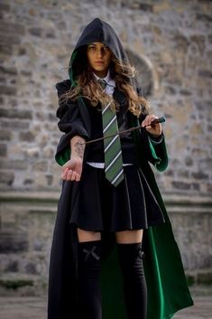 Slithering Costume, Harry Potter Costume Halloween, Slytherin Girl Outfit, Slytherin Uniform, Harry Potter Costumes, Slytherin Clothes, Slytherin Outfit