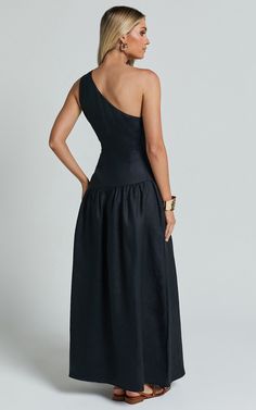 Amalie The Label - Alorah Linen Blend One Shoulder Dress in Black Basic Black Dress, Spring Maxi Dress, Bachelorette Dress, Neon Outfits, Navy Bridesmaid Dresses, Feeling Confident, Dress Linen, Long Sleeve Knit Dress, Sparkle Dress