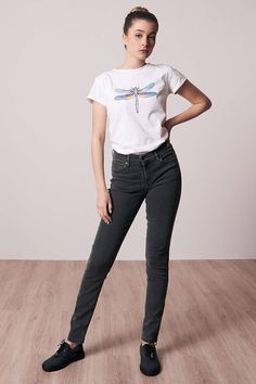 The best #fashion labels and clothing designers from #Europe are affordable and #vegan to help you look stylish on a limited budget and with a clean conscience. Minimalist Fashion Summer, Light Jeans