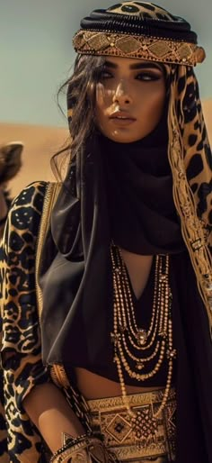 Arab Women Outfits, Arabic Women Aesthetic, Arabian Women Art, Arab Outfit Ideas, Arab Woman Aesthetic, Arabic Outfits For Women, Arabian Women Fashion, Arabic Photoshoot, Arabic Fashion Women