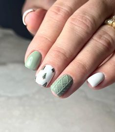 45+ Subtle Christmas Nails Design Ideas Gel Nail Ideas For Christmas, Aesthetic Christmas Nail Ideas, Winter Nail Ideas Gel, Christmas Nail Ideas Holiday, Subtle Christmas Nails, Gel Nails Winter, Fun Nail Ideas, Short Christmas Nails, Green Christmas Nails