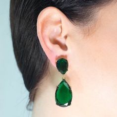 Kenneth Jay Lane, Emerald Crystal And Gold Or Silver Earrings. Choose: Pierced Or Clip Length 2″ Inches Choose: Clip Or Pierced Also Available In Clear, Emerald, Black, Navy, Topaz, Amethyst, Turquoise, And Pink All Jewelry Shipped In Gift Boxes Unique Wedding Jewelry, Nicky Hilton, Black Beaded Jewelry, Silver Jewelry Fashion, Emerald Earrings, Emerald Jewelry, Girly Jewelry, Girls Earrings, Kenneth Jay Lane