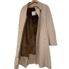 Vintage London Fog Fur Lined Trench Coat Tan & Brown Made In Usa 60s Condition: Brand New Mens Size: 42 Regular (Large) Pit To Pit: 25" Length: 42" Sleeve Length: 26" Very Rare Over $500 New Classic Single Breasted Cream Outerwear, Retro Cream Outerwear For Spring, Classic Lined Outerwear For Work, Retro Beige Outerwear For Spring, Retro Beige Outerwear For Formal Occasions, Retro Beige Formal Outerwear, Retro Beige Spring Outerwear, Classic Cream Gabardine Outerwear, Retro Beige Long Coat