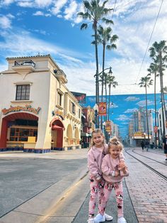 two kids in Disneyland - Disneyland tips for small kids Disneyland Tips 2024, Toddler Disneyland, Disneyland With Toddlers, Disneyland With Kids, Disneyland With A Toddler, Activities For Girls