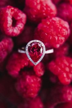 Ruby Engagement Rings, خواتم خطوبة, Heart Shaped Diamond Ring, Unique Girls, Oval Cut Engagement Ring, Unique Diamond Engagement Rings, Diamond Cluster Engagement Ring, Pear Shaped Engagement Rings, Jewelry Words