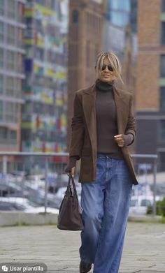 Trendy Denim Outfits, Saturday Fashion, Gitta Banko, Womens Professional Fashion, Best Winter Outfits, December 25, Cute Comfy Outfits, Fashion Mistakes, Midi Skirts