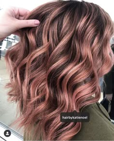 Hair Color Ideas Winter, Hair Color Ideas Trendy, Rose Gold Hair Brunette, Blond Rose, Style Tips And Tricks, Balayage Hairstyle, Hair Winter, Pulp Riot Hair Color