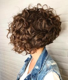 Pelo Bob Ondulado, Kręcony Bob, Long Curly Bob, Curly Angled Bobs, Short Curly Bob Hairstyles, Short Curly Hairstyles For Women, Bob Haircut Curly, Layered Curly Hair, Curly Hair Photos