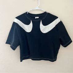 Nike Color White And Black Size S Never Worn Good Quality Trendy Black Sports Top, Nike Sporty Tops, Nike Sporty Tops For Sports Season, Black Workout Top With Logo Print, Sporty Black Tops With Logo Print, Black Sporty Top With Logo Print, Black Sports T-shirt For Spring, Trendy Nike Workout Tops, Black Sportswear Tops For Spring