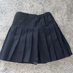 Size Small. Shorts Inside. Chic Black Skort For School, Black Tennis Skirt For School In Spring, High Waist Black Skirt For School, Chic Skirted Bottoms For School, Chic Skirted School Bottoms, Black Spring Tennis Skirt For School, Black Stretch Skort For School, Black Tennis Skirt With Short Inseam And Lining, Black Summer School Bottoms