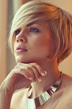 Beautiful Trendy We Fryzurach, Modern Short Hairstyles, Messy Bob Hairstyles, Bob Haircut For Fine Hair, Hair Styles 2014, Bangs Short, Haircut Inspiration, Short Bob Haircuts