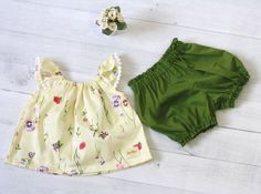 Ropa de niña parte superior floral de primavera con flor | Etsy Green Cotton Summer Sets, Cute Cotton Bloomers For Spring, Summer Floral Print Sets For Playtime, Floral Print Summer Playtime Sets, Summer Floral Print Playtime Sets, Floral Print Playtime Sets For Summer, Cute Cotton Bloomers With Floral Print, Cute Floral Print Cotton Bloomers, Yellow Cotton Summer Sets