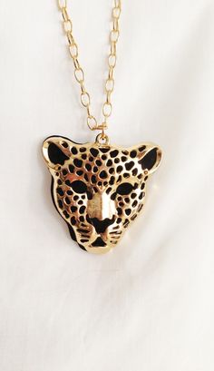 Collar Elegant Watches Women, Grunge Jewelry, Jewelry Photoshoot, Animal Motifs, Gold Chains For Men, Watches Women, Beautiful Handbags, Themed Jewelry, Diy Hair Accessories