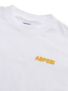 White Aspesi childrens t-shirt with yellow logo on the front, turn-ups on the sleeves and bottom, in cotton.Composition: 100% COTTON White T-shirt With Embroidered Logo For Spring, Yellow Cotton Top With Embroidered Logo, White Top With Embroidered Logo For Streetwear, Minimalist Men, Yellow Logo, Kenzo Kids, Balenciaga Bag, Stella Mccartney Kids, Field Jacket