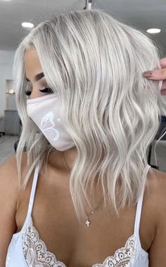 Blonde Hair With Dark Roots, Blonde Hair With Lowlights, Hair With Dark Roots, Ice Blonde Hair, Hair With Lowlights, Platinum Blonde Hair Color, White Blonde Hair