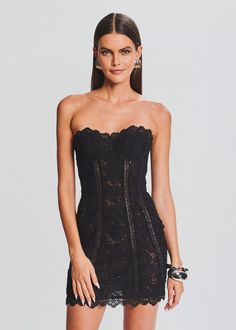 Luxury Ruffled Mini Dress For Night Out, Luxury Mini Dress With Feather Trim For Party Season, Luxury Glamorous Mini Dress With Beaded Straps, Short Lace Cocktail Dress, Hot Black Dress Short Lace, Short Black Dress Gold Accessories, Retrofete Dress, Lace Short Dress, Preppy Inspo