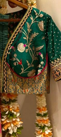 Outfit For Engagement, Stain Stitch, Wedding Blouses, Choli Blouse Design, Blouse Designs Catalogue