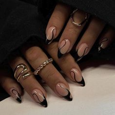 Black Nails Short, Black Almond Nails, Simple Fall Nails, Black Acrylic Nails, Short Almond, Smink Inspiration, Almond Nails Designs