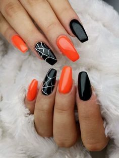 Nail Polish Halloween Nails, Cute Short Almond Acrylic Nails Halloween, Holween Nails Ideas, Halloween N Ails, Halloween Gel Nails Coffin, Halloween Fall Nail Ideas, Easy Nail Designs For Halloween, Halloween Almond Nails Design Simple, Cute Fall Simple Nails