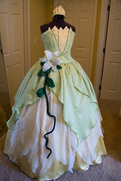 Disney Costumes Diy, Disney Princess Costumes, Princesa Tiana, Disney Dress, Costume Tutorial, Disney Princess Dresses, Princess Tiana