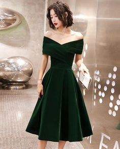 Masculine Homecoming Dresses, Dark Green Dress Formal Short, Prom Dresses Short Green, Green Velvet Dress Short, Dark Green Homecoming Dresses, Dark Green Dress Short, Green Dress Formal, Ginny Dress, Knee Length Prom Dress