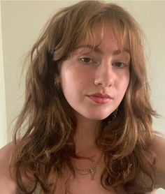 Trendy Haircuts Bangs, French Fringe Wavy Hair, 70s Bangs Wavy Hair, Bangs For Round Oval Face, Layered Haircut Thick Wavy Hair, Clairo Haircuts, Medium Shag With Curtain Fringe, 60s Wavy Hair, Poofy Curtain Bangs