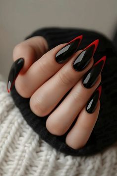 40+ Spooky and Fun Halloween Nail Art Ideas - HubPages Fun Halloween Nails, Witchy Nails, Goth Nails, Diy Nail Art, Chic Nails, Dope Nails, Nail Arts, Nail Stamping