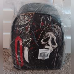 New Bioworld Ghostface Mini Backpack, Scream's Ghostface 25th Anniversary. Check Pictures, Thank You. Scream Backpack, Scream Accessories, Horror Stuff, Scream Picture, Scream Outfits, Anime Crafts Diy, Avengers Tattoo, Handpainted Tote Bags, Backpack Decoration