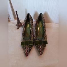 Never Been Used Heels Beautiful Design Size 8.5 Green Low Heel Heels For Fall, Elegant Green Heels For Fall, Vintage Green Heels For Party, Green Formal Heels For Fall, Mint Green Shoes, Richard Tyler, Italian Leather Boots, Ankle Wrap Heels, Brown High Heels