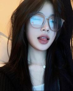 Ulzzang Tomboy, Yn Photo, Ulzzang Gril, Cast Au, Fete Emo, Western Port, Justina Xie, Makeup Korea, Classy Glasses