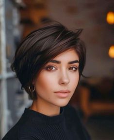 Caramel Pixie Hair, Long Pixie With Side Swept Bangs, Short Hair 2024 Trends Women, Pixie 360, Short Hair Pixie Cuts, Short Hair Trends, Edgy Short Hair, Shot Hair Styles