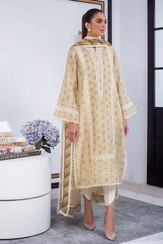 This luxurious butter cream khaddi silk printed canvas is enhanced with aari embriodery around the neckline and finished with lace and scalloped applique details. A contemporary yet classic look. Paired with a beautiful printed organza dupatta with embridoered motifs and raw silk trousers with scalloped lace detailing. Lace Suits, Suit Stitching, Kameez Design, Simple Kurta, Suite Design, Lace Suit, Kurti Embroidery, Blouse Indian, Outfits Indian