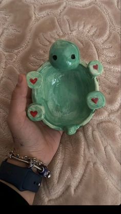 not mine❗❗❗ Clay Turtle Bowl, Multi Pinch Pot Ideas, Ceramic Pinch Pots Animals, Ceramic Animals Easy Pinch Pots, Clay Things To Make Aesthetic, Clay Crafts Turtle, Pitch Pots Ideas Clay, Turtle Clay Ideas, Cute Ceramics Ideas Easy