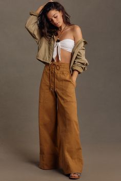 Stylish Outfits Pear Shape, Free People Wide Leg Pants, Eclectic Style Fashion Boho Chic, Over 30 Fashion Women, Earthy Style Outfits, Black Beach Pants, Character Planning, Photoshoot Clothes, Boho Chic Outfits Summer